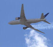 &bdquo;Boeing 777-200&ldquo; variklio gedimas