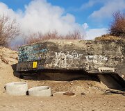 Melnragėje stovintis bunkeris vis skalaujamas jūros ir tapo pavojingas.
