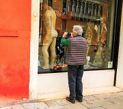 Mėgėji&scaron;kai fotografuojantis Chrisas Porszas i&scaron;leido savo kelionių nuotraukų knygą 