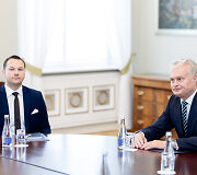 Edvinas Grik&scaron;as, Gitanas Nausėda