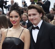 Brooklynas Beckhamas su mergina Hana Cross Kanų kino festivalyje