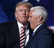 Donaldas Trumpas su Mike'u Pence'u