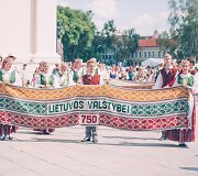 Dainų &scaron;ventės eisena Vilniuje