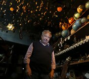 Domenico Agostinelli savo muziejuje Dragonoje, Italijoje