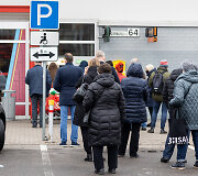 Eilės prie bankomatų
