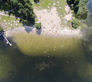 Drono žvilgsnis į žemę 90 laipsnių kampu