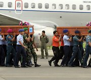 Ne&scaron;ami žuvę &bdquo;AirAsia&ldquo; lėktuvo keleiviai