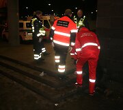Medikai su policijos pagalba gabena gatvės miegalius į ligoninę