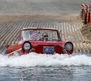 Automobilis amfibija nusekusiame Mido ežere, Nevadoje.