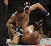 Jose Aldo ir Maxas Holloway