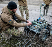 Ukrainos kari&scaron;kių naudojamas robotas