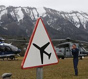 Prancūzijos gelbėtojai netoli vietos, kur sudužo oro skrydžių bendrovės &bdquo;Germanwings&ldquo; lėktuvas &bdquo;Airbus A320&ldquo;