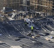 Pekine prie statomo mokyklos stadiono sugriuvo pastoliai