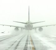 Lėktuvas apsnigtame Čikagos OHare tarptautiniame oro uoste