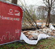 Nugriuvo dalis tvoros &scaron;alia Vilniaus Kirdiejų rūmų