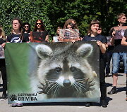 Didžiausia Baltijos &scaron;alių demonstracija prie&scaron; kailinių žvėrelių fermas