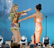 Taylor Swift ir Alex Morgan