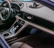 Vilniuje pristatyti elektromobilis &bdquo;Porsche Taycan&ldquo;