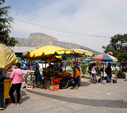 Peru lū&scaron;nyno gyventojus suvienija futbolo žaidimas savadarbėje aik&scaron;tėje