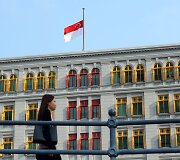 Pusiau nuleista Singapūro vėliava