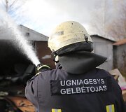 Pagiriuose užsiliepsnojo garažas