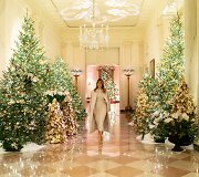 JAV pirmosios ponios Melanios Trump puo&scaron;ti Baltieji rūmai