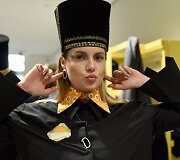 Akcentu pasirinkta Mažosios Lietuvos tautinio kostiumo detalė