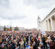Vilniaus Katedros aik&scaron;tėje surengta protesto akcija &bdquo;&Scaron;alin rankas nuo laisvo žodžio&ldquo;
