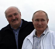 Antrąją susitikimo dieną V.Putinas su A.Luka&scaron;enka plaukiojo laivu