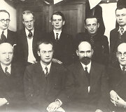 Lietuvių ra&scaron;ytojai susitikimo metu. K. Binkis, A. Lastas, V. Mykolaitis Putinas ir kt. Antanas Vienuolis - pirmas i&scaron; kairės. 1935 m.