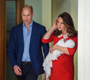 Princas Williamas ir Kembridžo hercogienė Catherine su sūnumi