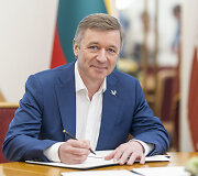Ramūnas Karbauskis pasira&scaron;ė valdančiųjų parengtą susitarimą &bdquo;Dėl Lietuvos nacionalinio saugumo artimiausio laikotarpio sustiprinimo&ldquo;