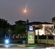 Į Dubajų krentanti raketa