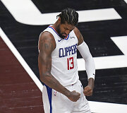 7-10. Paulas George'as (&bdquo;Los Angeles Clippers&ldquo;) &ndash; 45,6 mln. JAV dolerių