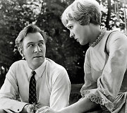 Christopheris Plummeris ir Julie Andrews