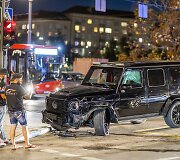 Prie Žaliojo tilto susidūrė &bdquo;&Scaron;koda&ldquo; ir prabangus &bdquo;Mercedes&ldquo; automobilis