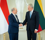 Princas Albertas II, Gitanas Nausėda