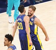 Dougas McDermottas ir Domantas Sabonis