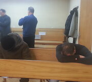 Kaltinamieji slėpė savo veidus.