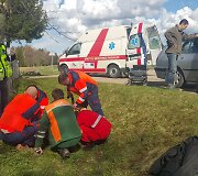 Automobilis partrenkė vienuolikmetę