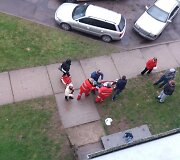Prie mamos namų A.Kulviečio gatvėje sukniubusi moteris