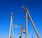Dėl i&scaron;manaus tinklo elektros energija pasiekia gyventojus net ir pažeidus liniją