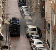 Stambule dvi užpuolikės atakavo policijos būstinę