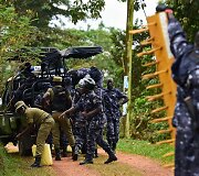 Ugandos pagrindinis opozicijos lyderis pirmadienį buvo i&scaron;vežtas į vieną sostinės Kampalos policijos nuovadą