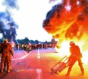 Prancūzijos policija susirėmė su degalų saugyklą blokuojančiais protestuotojais