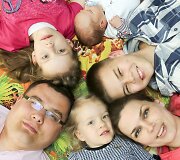 Monikos ir Lauryno Kasčiūnų &scaron;eima &ndash; &scaron;e&scaron;i mu&scaron;kietininkai