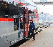 AB &bdquo;Lietuvos geležinkeliai&ldquo; pristatė naują modernų traukinį