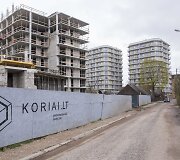&bdquo;Korių&ldquo; statytojai aptvėrė statybvietę valstybinės žemės sąskaita