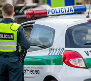 Sostinės Žirmūnų gatvėje policijos patrulių automobilis pateko į avariją