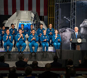 12 naujų NASA astronautų